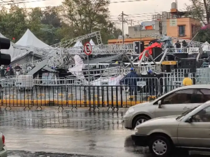 Colapsa escenario por lluvias donde se presentaria Alicia Villareal