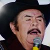 Eliseo Robles se desmaya en concierto