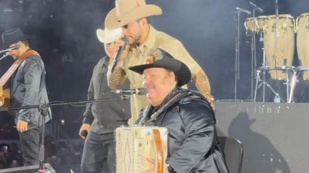 Ramon Ayala termina en silla de ruedas en concierto de despedida